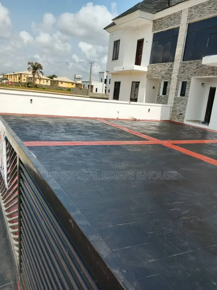 5bdrm Duplex in Lekki Phase 1 for sale in Lekki Phase 1