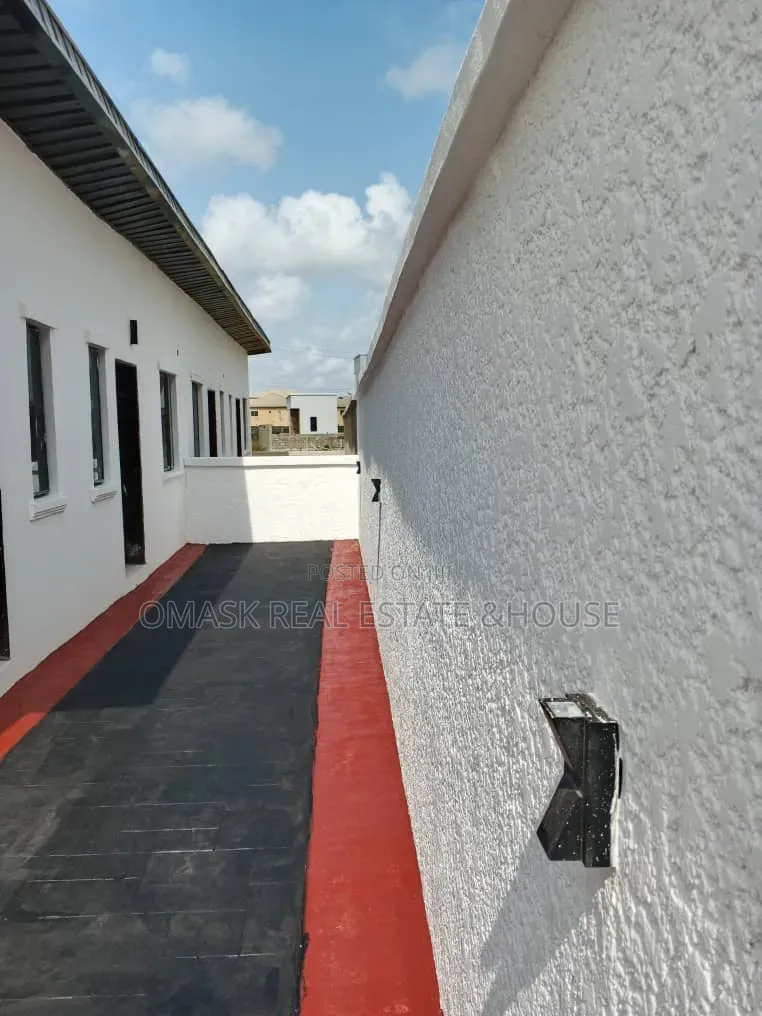 5bdrm Duplex in Lekki Phase 1 for sale in Lekki Phase 1