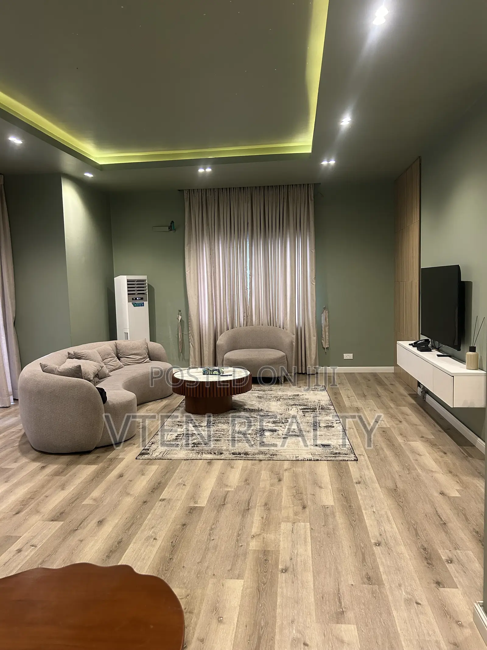 Furnished 3bdrm Penthouse in Goshen Estate, Lekki Phase 1 for sale in Lekki Phase 1