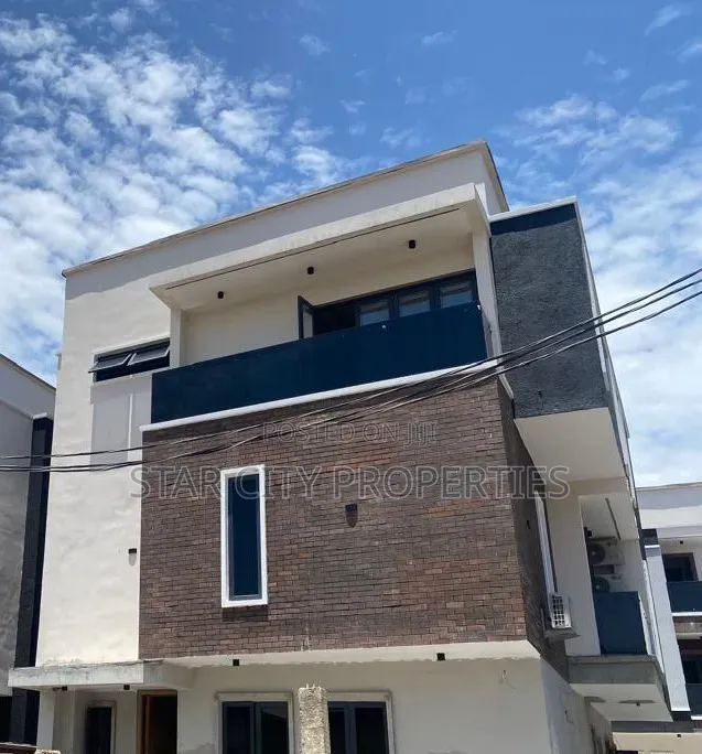 5bdrm House in Awuse Estate Ikeja for sale in Ikeja GRA