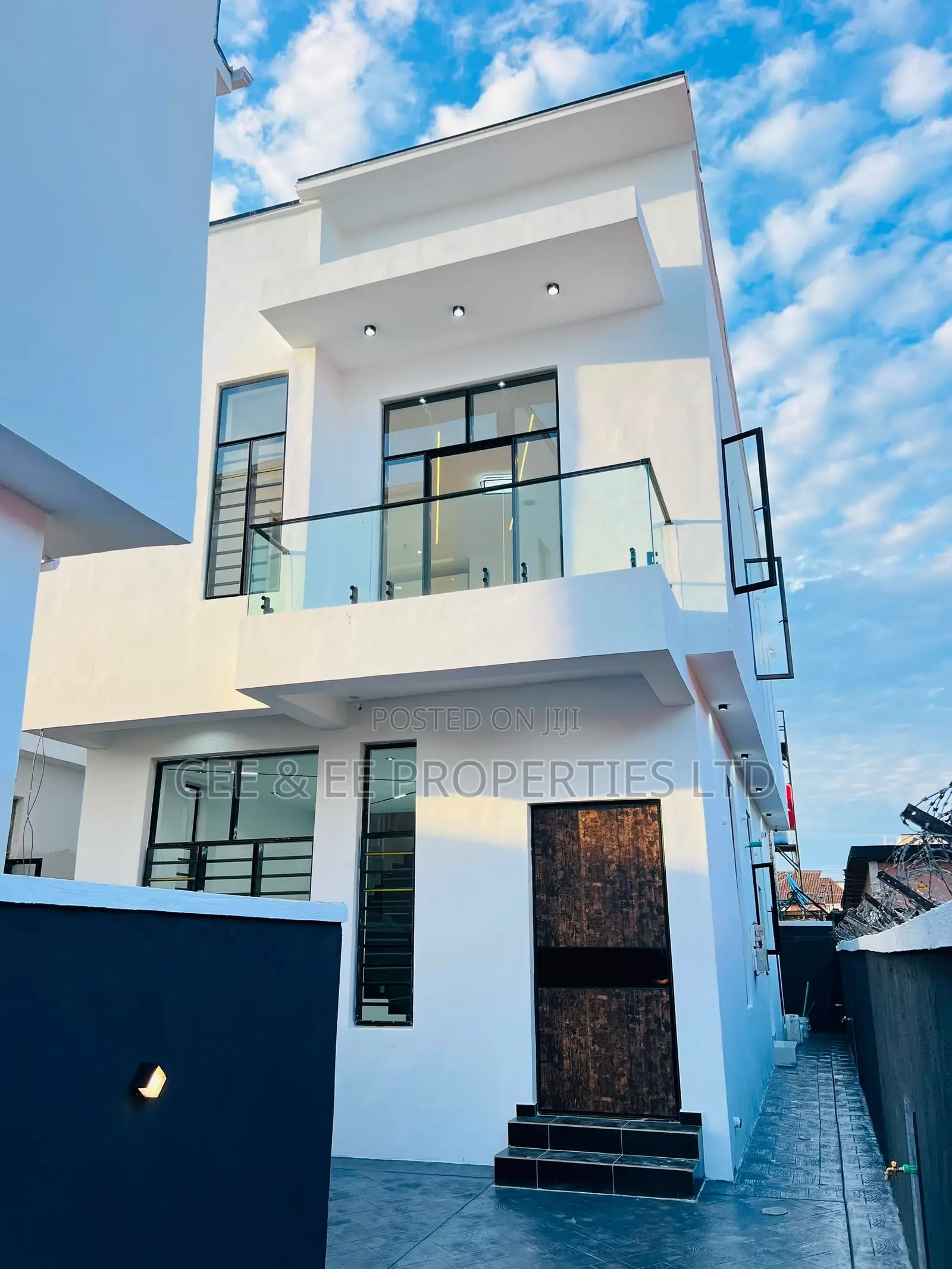 4bdrm Duplex in Beside Lagos, Sangotedo for sale in Sangotedo