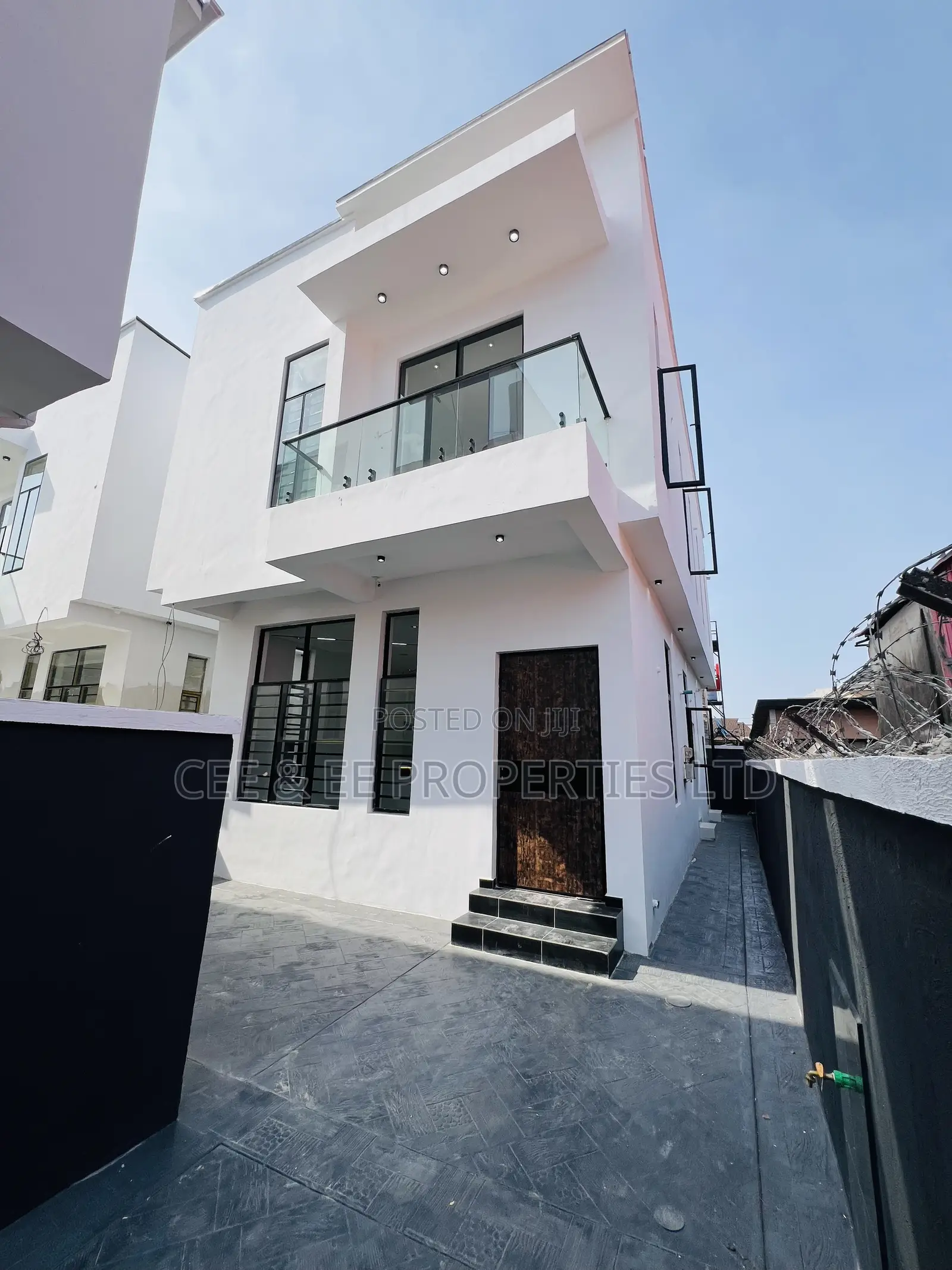 4bdrm Duplex in Beside Lagos, Sangotedo for sale in Sangotedo