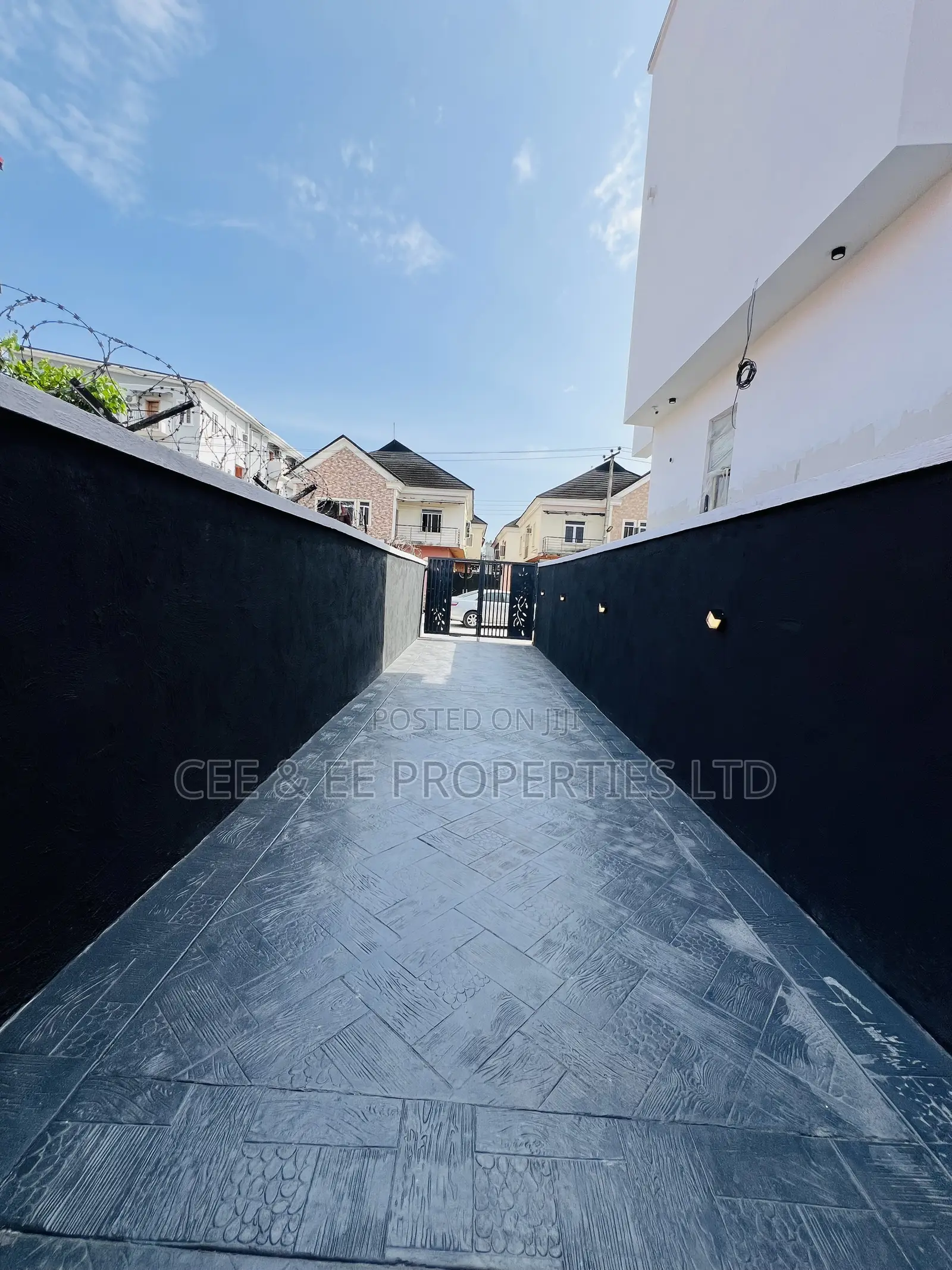 4bdrm Duplex in Beside Lagos, Sangotedo for sale in Sangotedo