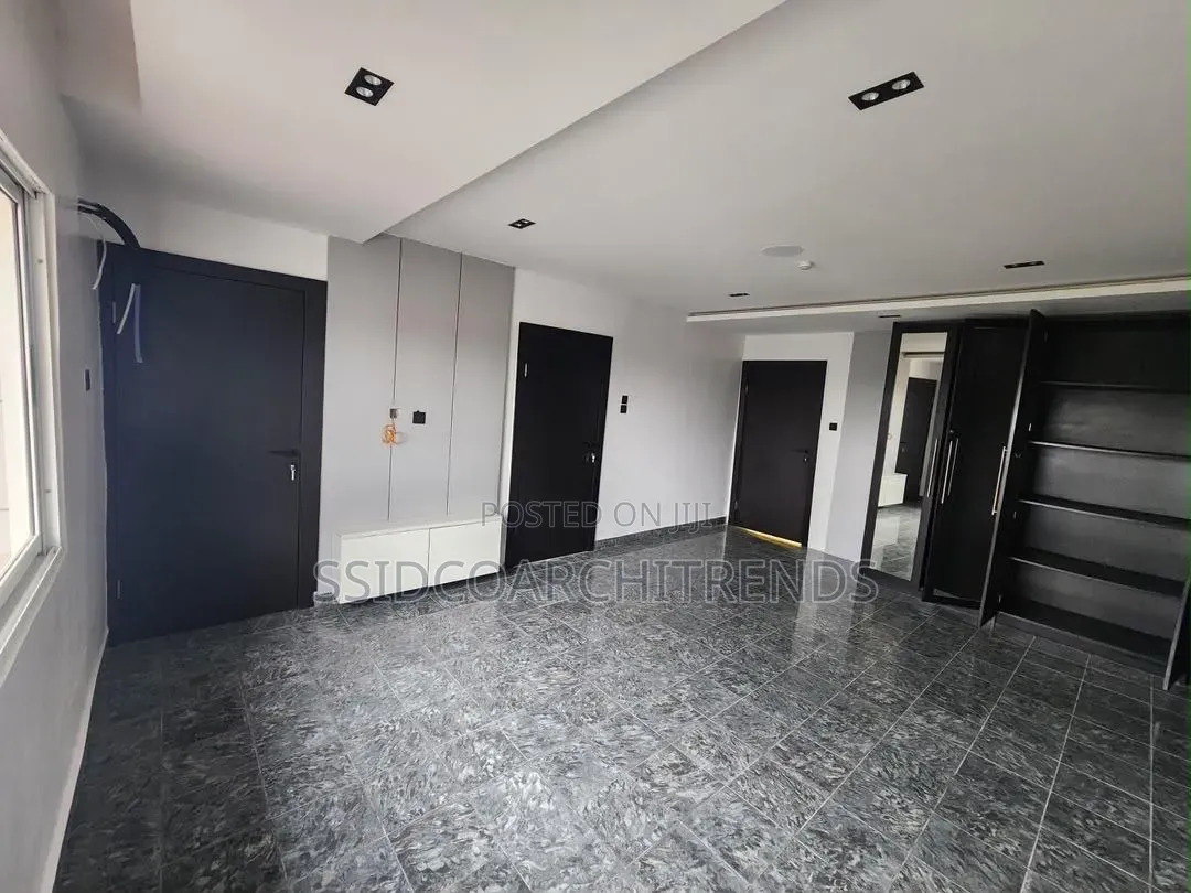 3bdrm Apartment in Gated House Call To, Ikoyi S.W for rent in Ikoyi S.W