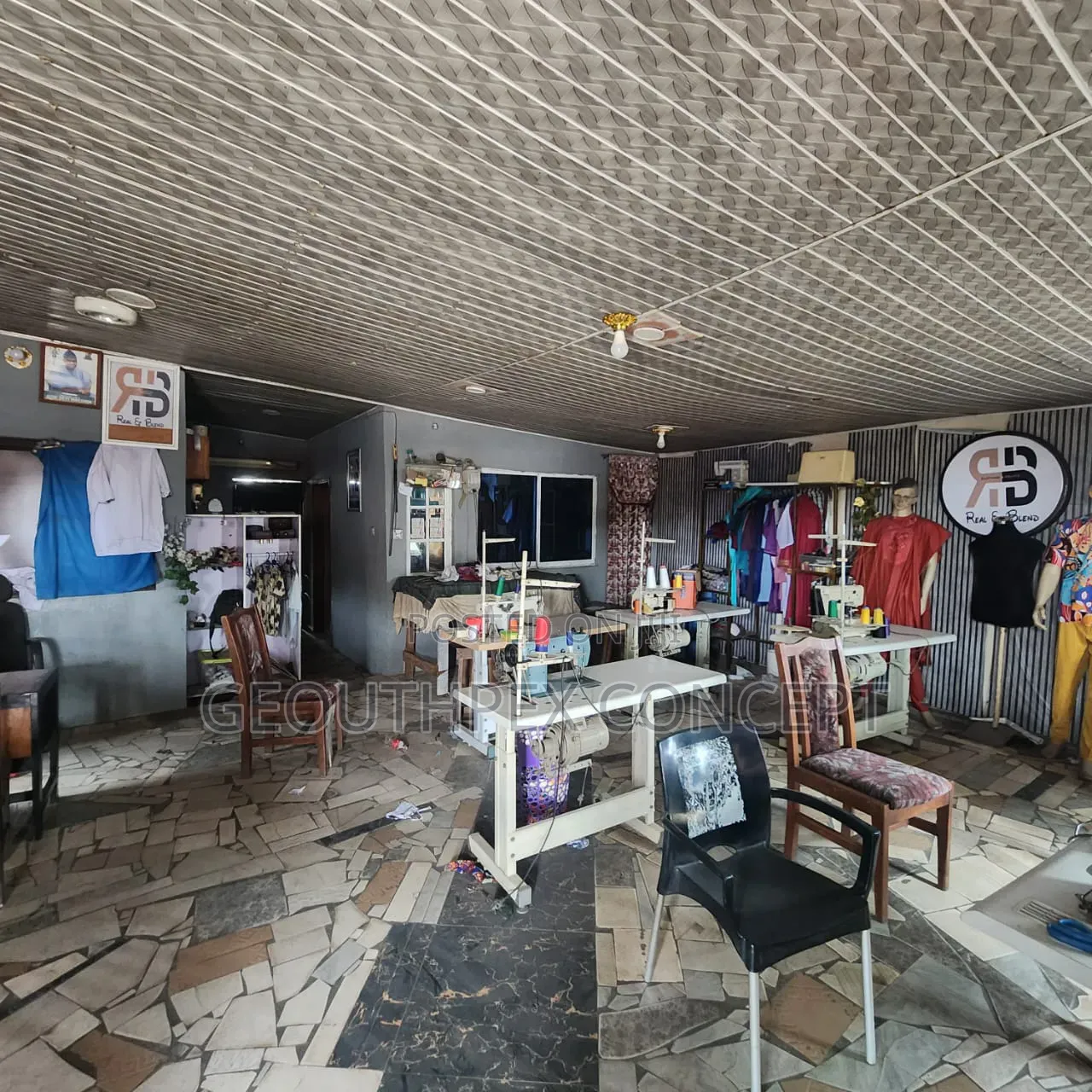Shop in Lagos - Ibadan Toll Gate Motor Park in CHallenge / Ibadan