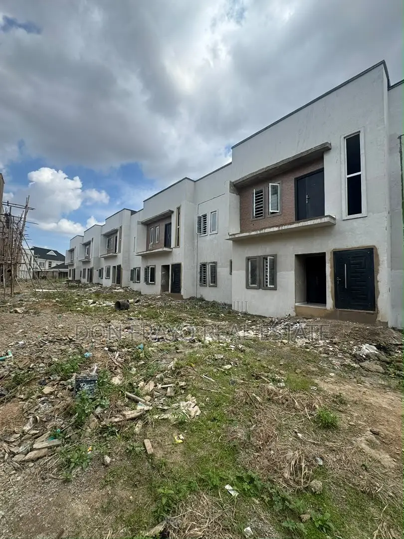 3bdrm Apartment in Omolayo Estate, Akobo for sale in Akobo