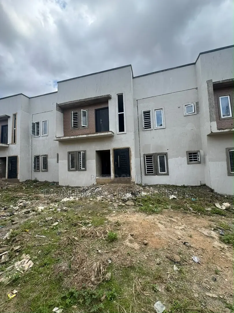 3bdrm Apartment in Omolayo Estate, Akobo for sale in Akobo