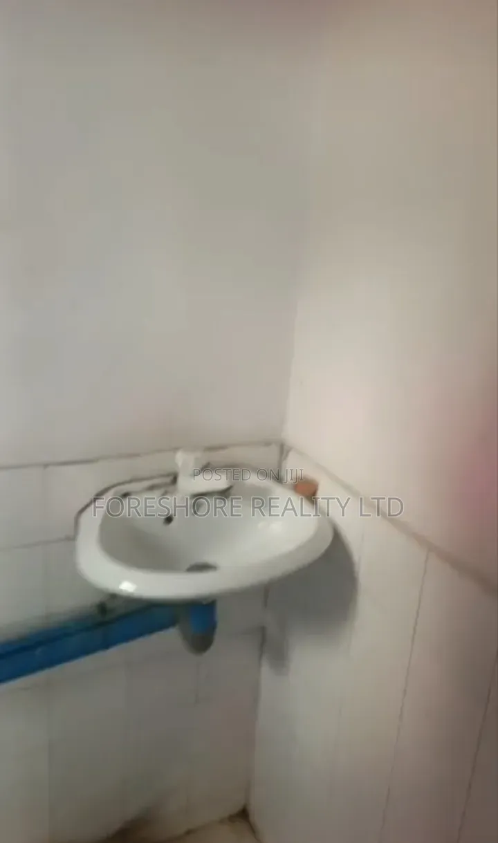 Ground Floor 2b/R Flat
 Off Awolowo Way Ikeja N5m in Awolowo Way