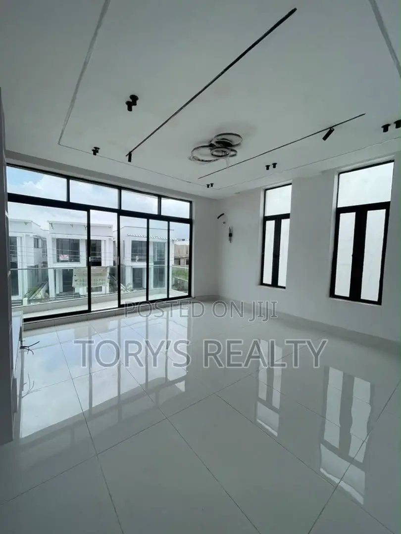 5bdrm Duplex in Ado / Ajah for sale in Ado / Ajah
