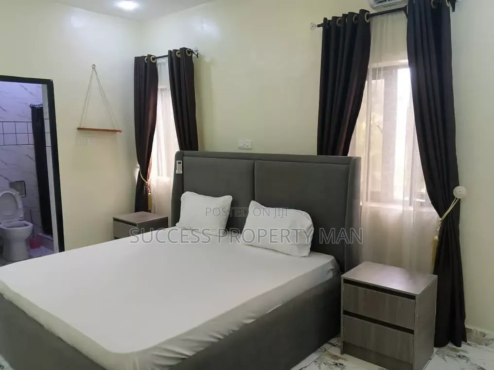 Furnished 3bdrm Block of Flats in Dumo Amachree, Rumolumeni for rent in Rumolumeni