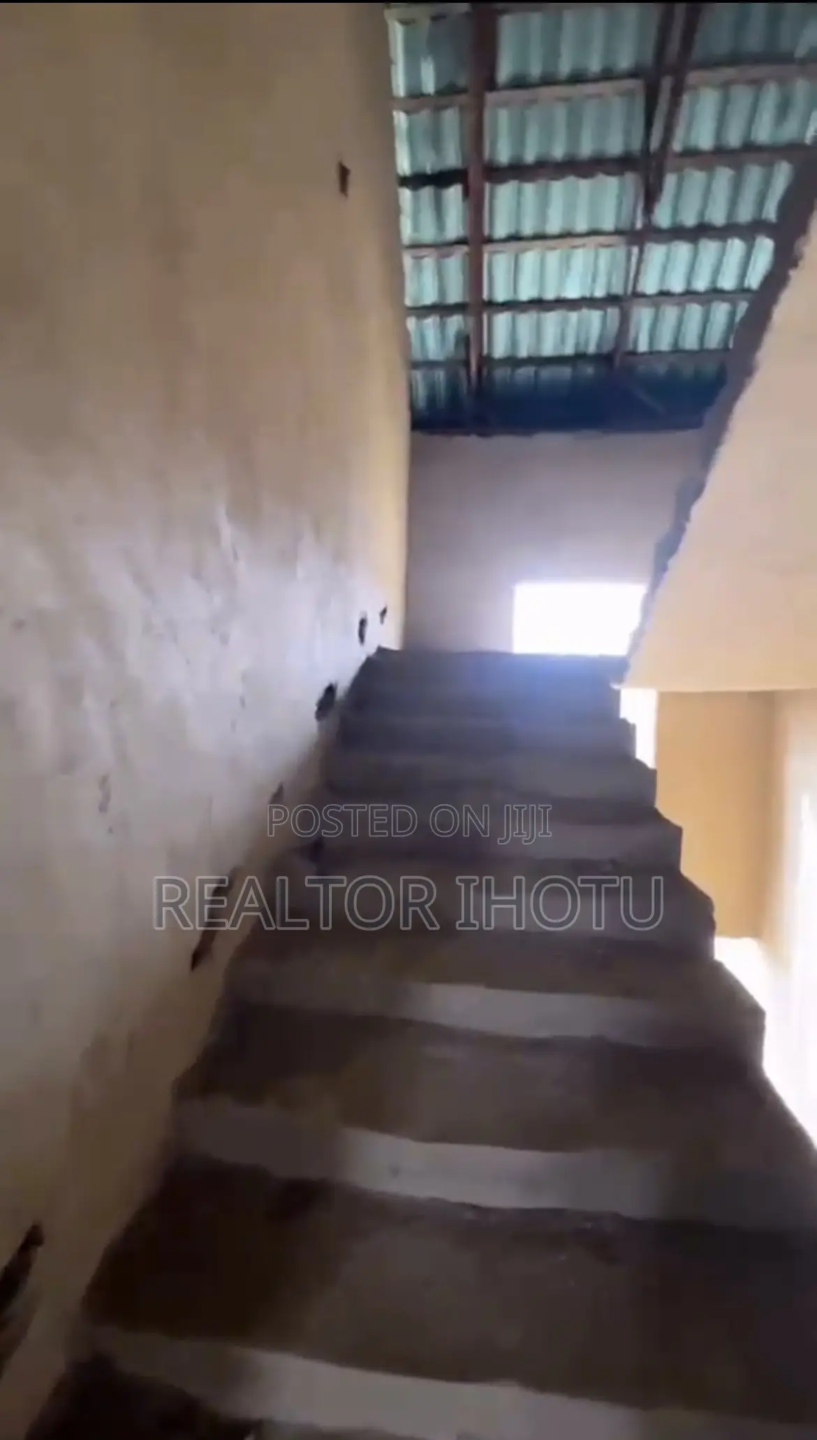 6bdrm Duplex in In An Estate, Idu Industrial for sale in Idu Industrial