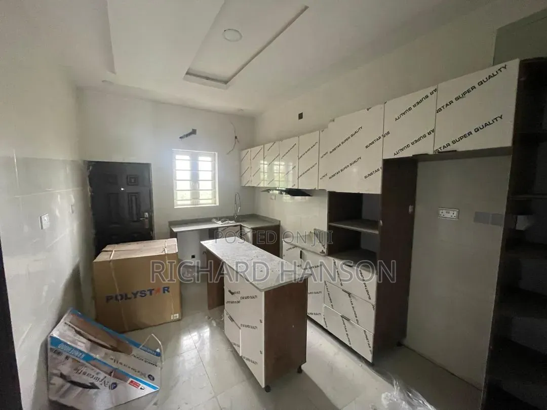 4bdrm Duplex in Ocean Orchid, Chevron for rent in Chevron