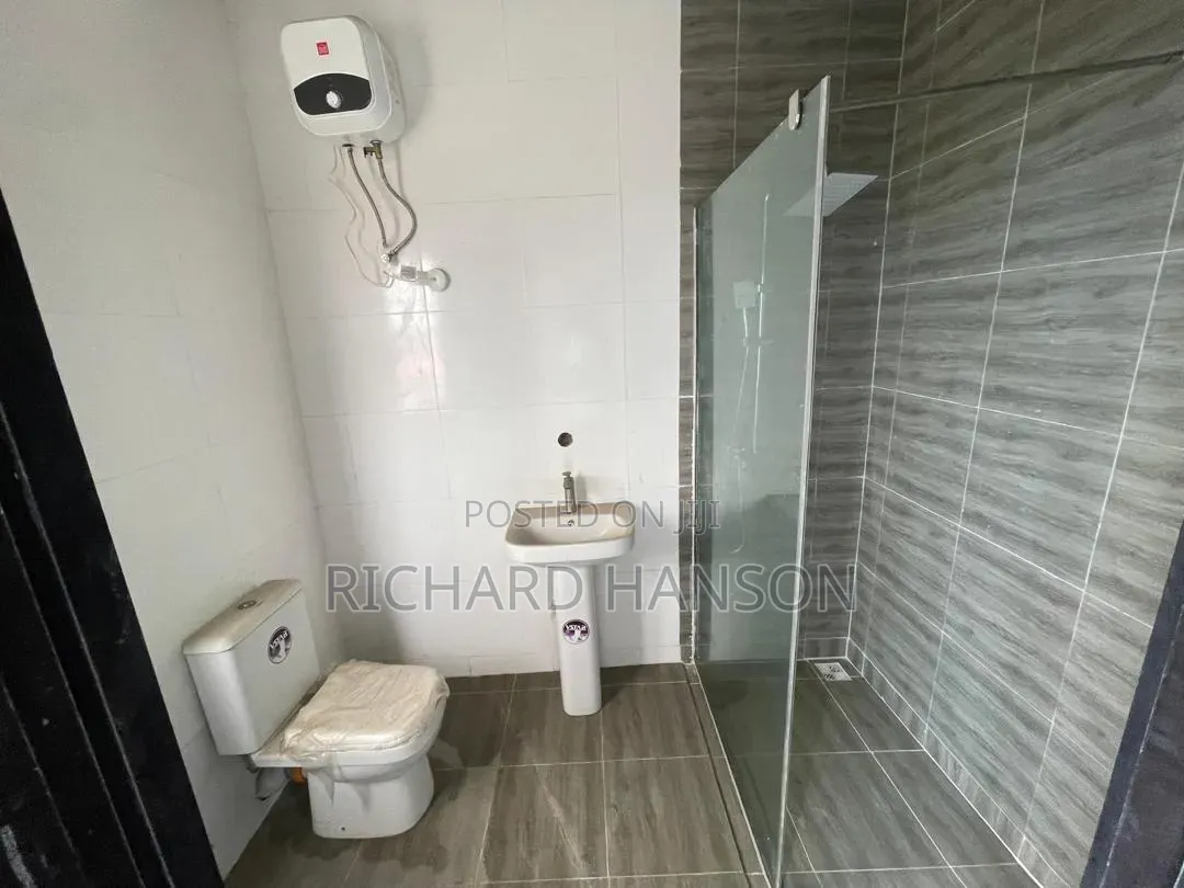 4bdrm Duplex in Ocean Orchid, Chevron for rent in Chevron