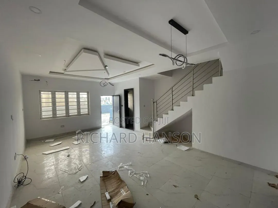 4bdrm Duplex in Ocean Orchid, Chevron for rent in Chevron