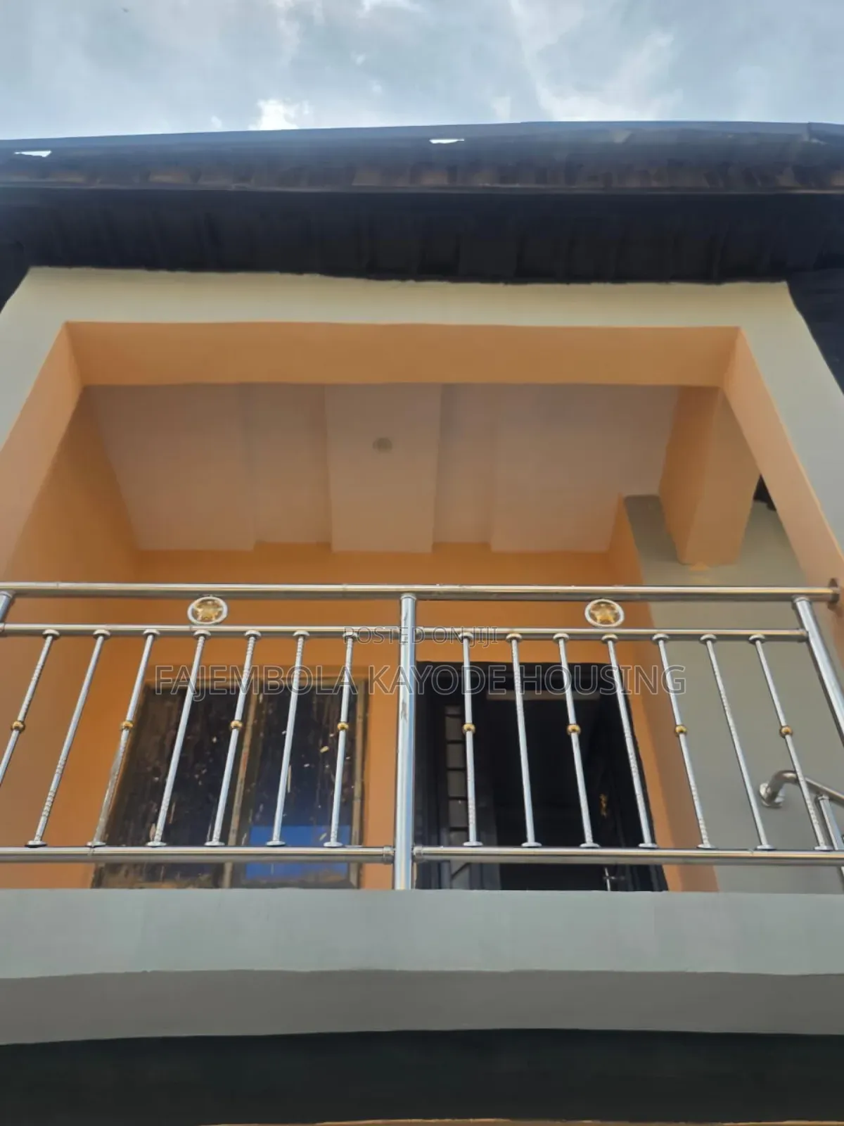 3bdrm Block of Flats in Oluwakeyin Estate, Alakia for sale in Alakia