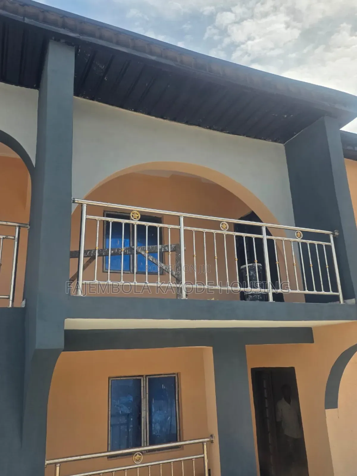 3bdrm Block of Flats in Oluwakeyin Estate, Alakia for sale in Alakia