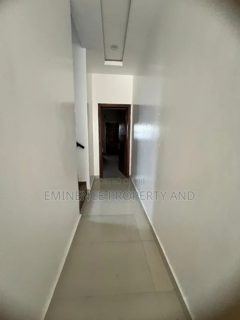 4bdrm Duplex in Ologolo for sale in Ologolo