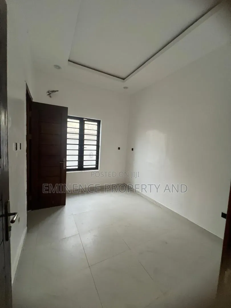 4bdrm Duplex in Ologolo for sale in Ologolo