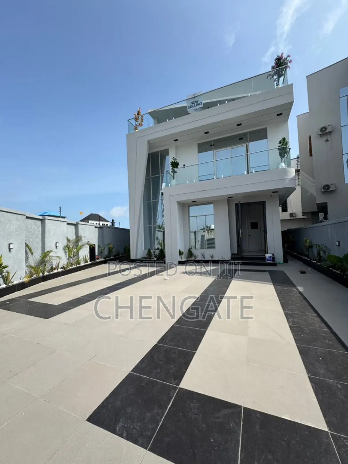 5bdrm Duplex in Chevron for sale in Chevron