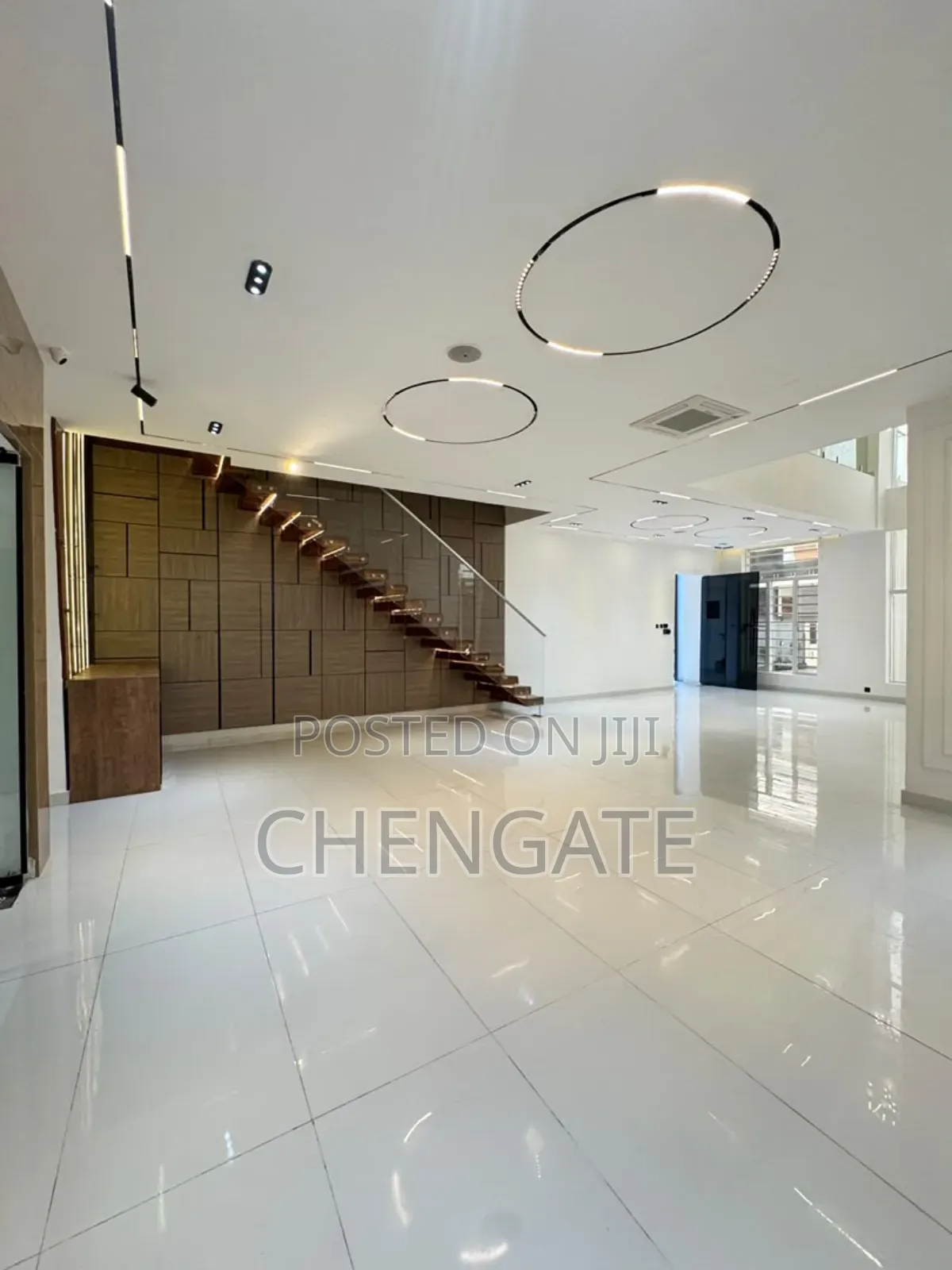 5bdrm Duplex in Chevron for sale in Chevron