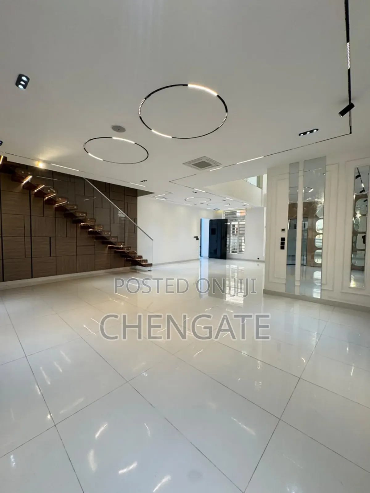 5bdrm Duplex in Chevron for sale in Chevron