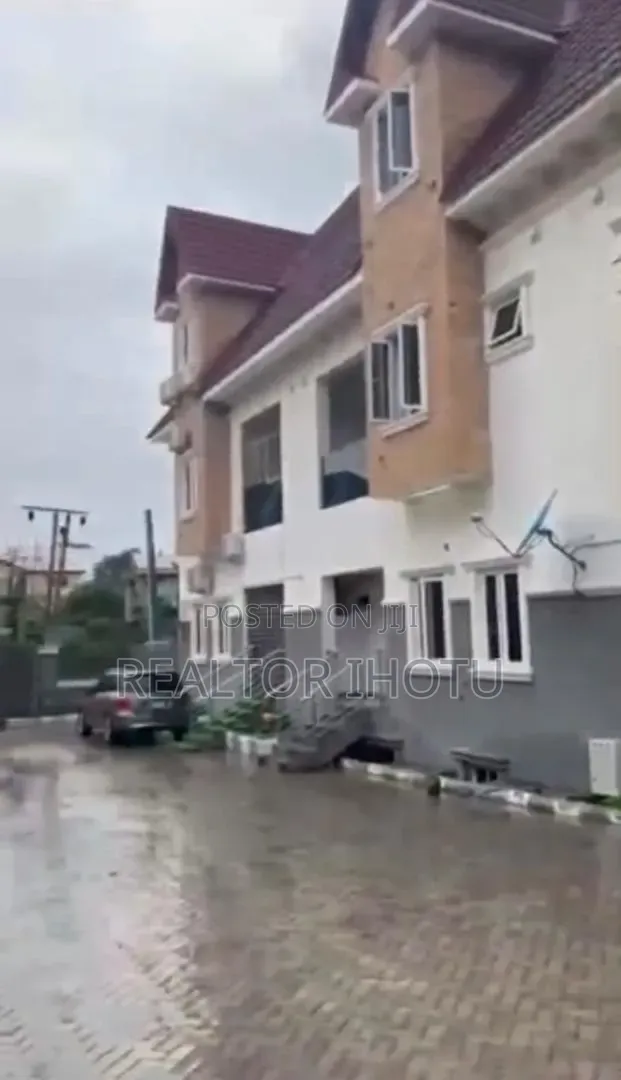 4bdrm Duplex in Dape for sale in Dape