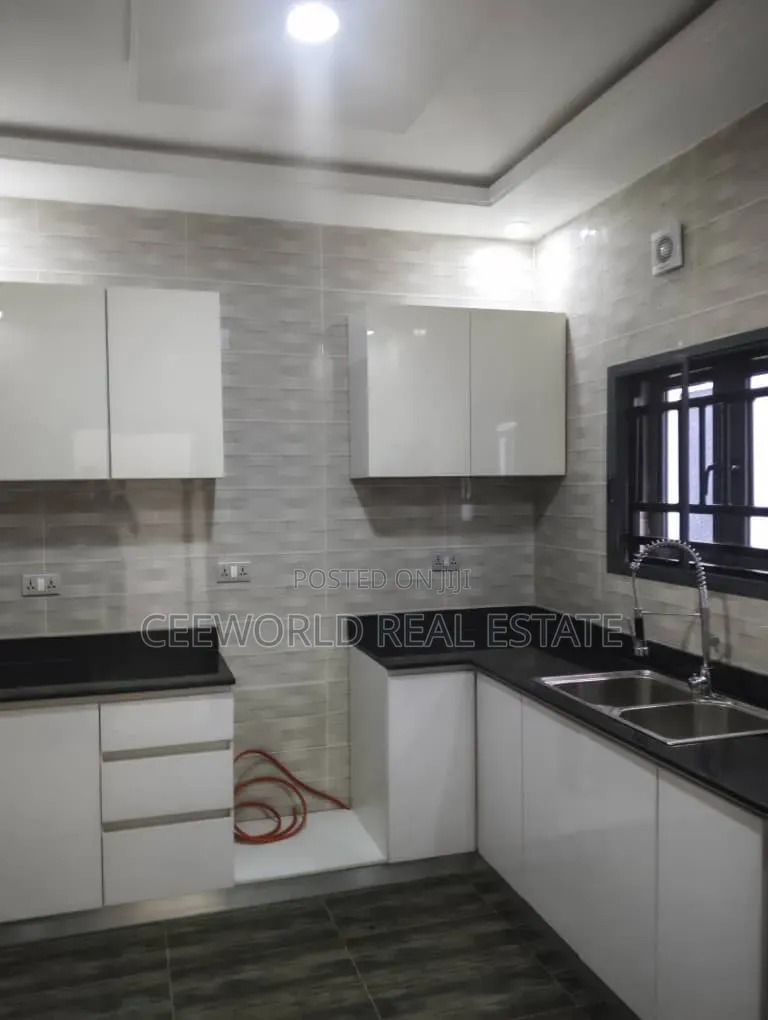 2bdrm Bungalow in Kolapo, Akobo for rent in Akobo