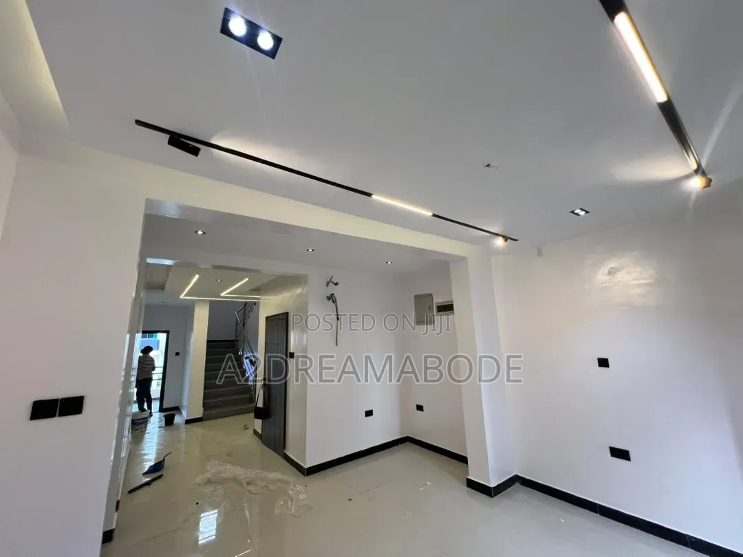 4bdrm Duplex in Ikeja Gra for rent in Ikeja GRA
