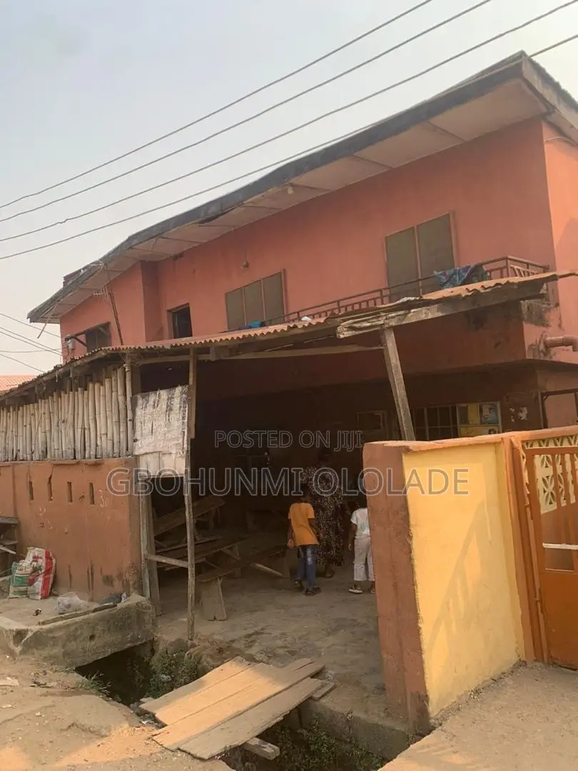 6bdrm Block of Flats in Oworonshoki / Shomolu for sale in Oworonshoki / Shomolu