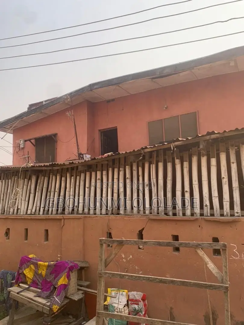 6bdrm Block of Flats in Oworonshoki / Shomolu for sale in Oworonshoki / Shomolu