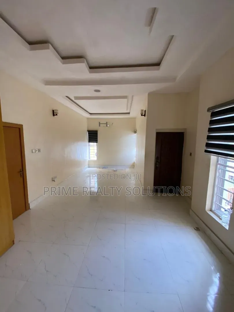 4bdrm Duplex in Ikota for rent in Ikota