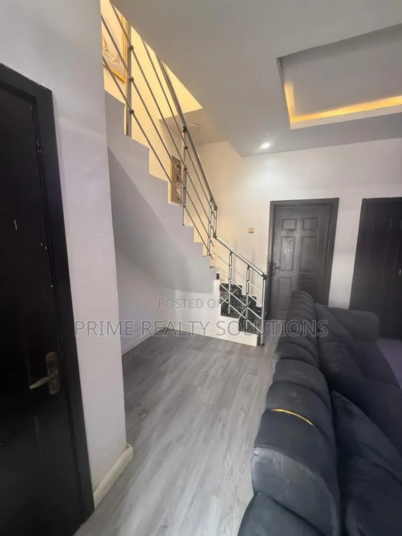 Furnished 4bdrm Townhouse / Terrace in Ikota for rent in Ikota