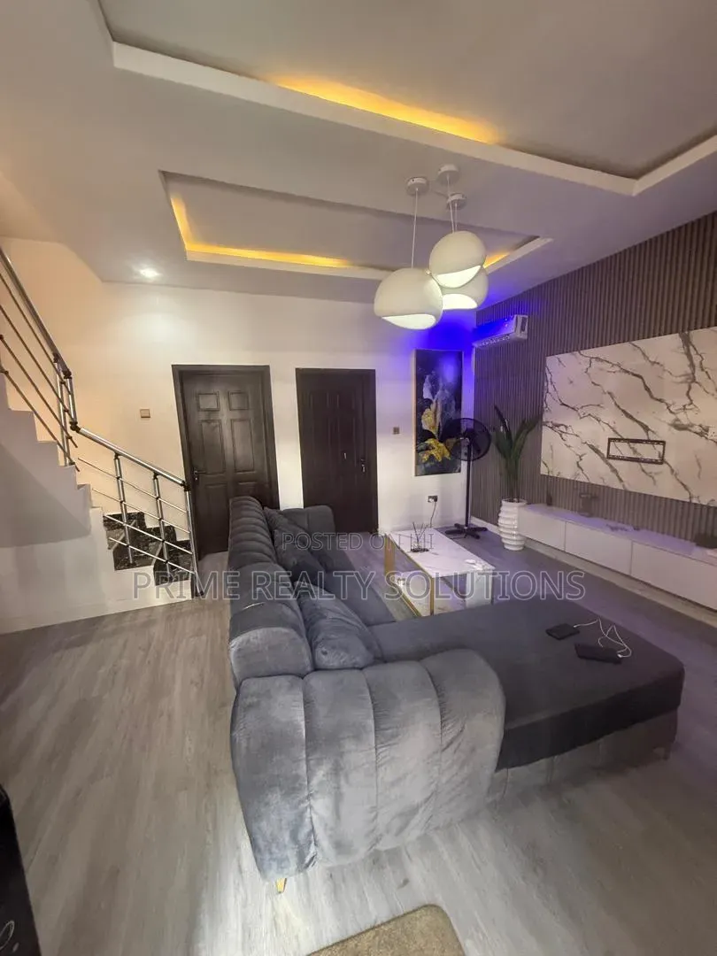 Furnished 4bdrm Townhouse / Terrace in Ikota for rent in Ikota