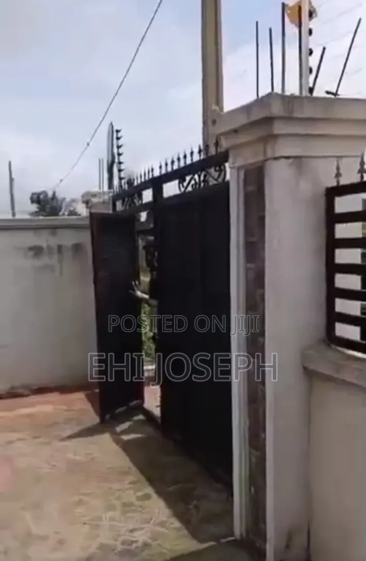 3bdrm Block of Flats in Benin City for sale in Benin City