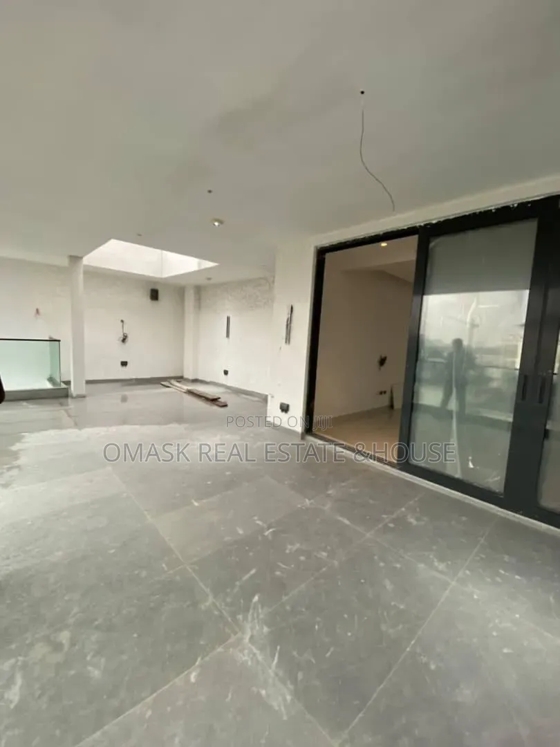 5bdrm Duplex in Banana Island for sale in Banana Island