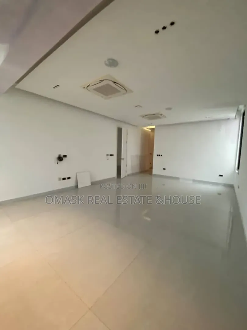 5bdrm Duplex in Banana Island for sale in Banana Island