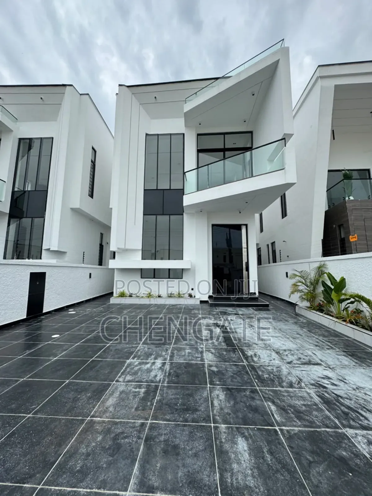 5bdrm Duplex in Lekki Expressway for sale in Lekki Expressway