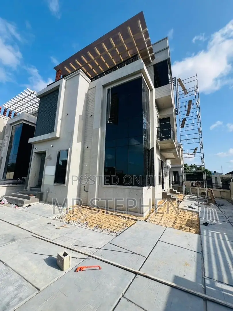 4bdrm Duplex in Alaka Estate for sale in Alaka Estate