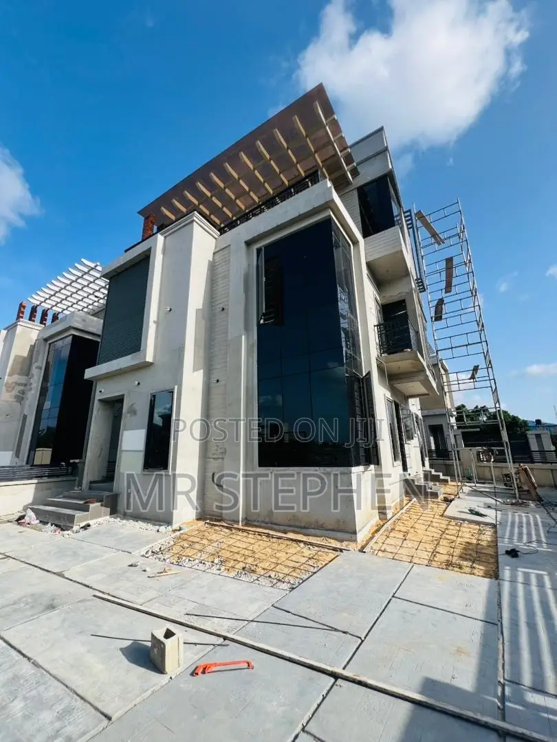 4bdrm Duplex in Alaka Estate for sale in Alaka Estate