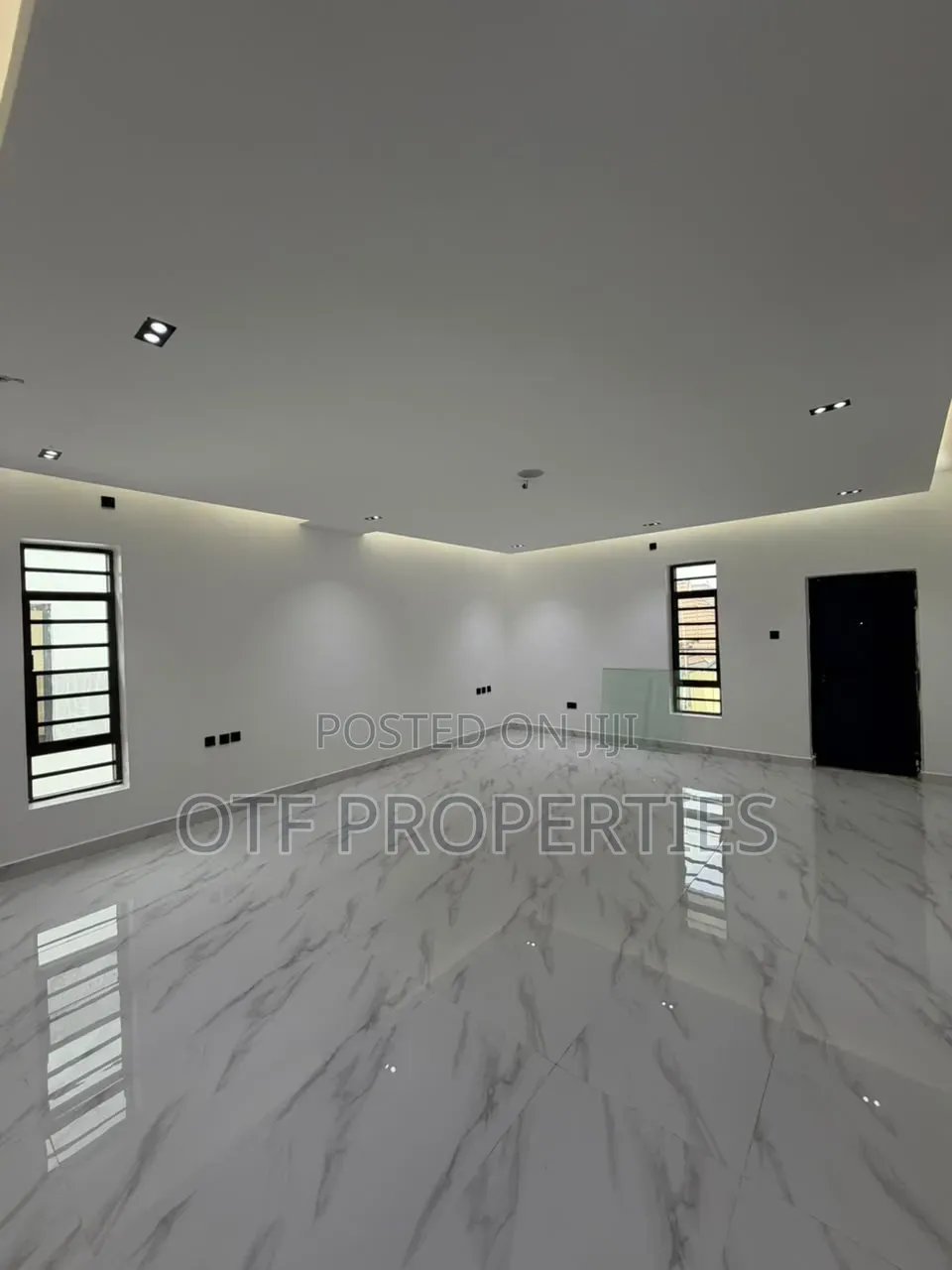 6bdrm Duplex in Apo Resettlement for sale in Apo Resettlement