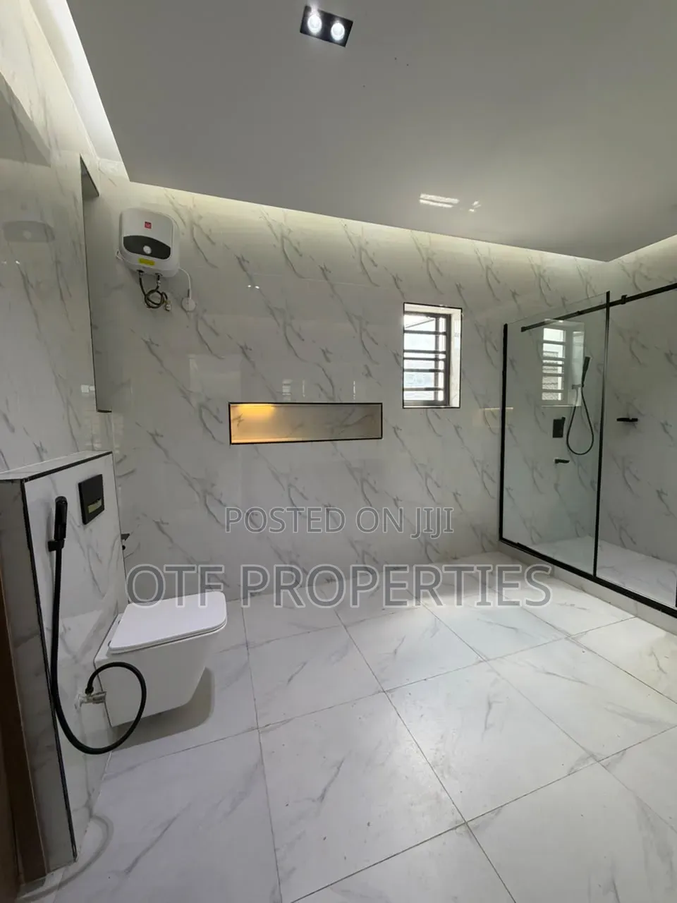 6bdrm Duplex in Apo Resettlement for sale in Apo Resettlement