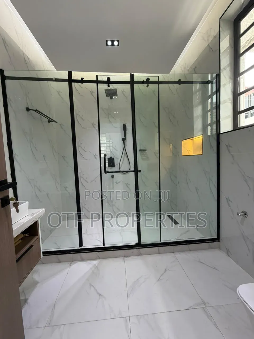 6bdrm Duplex in Apo Resettlement for sale in Apo Resettlement