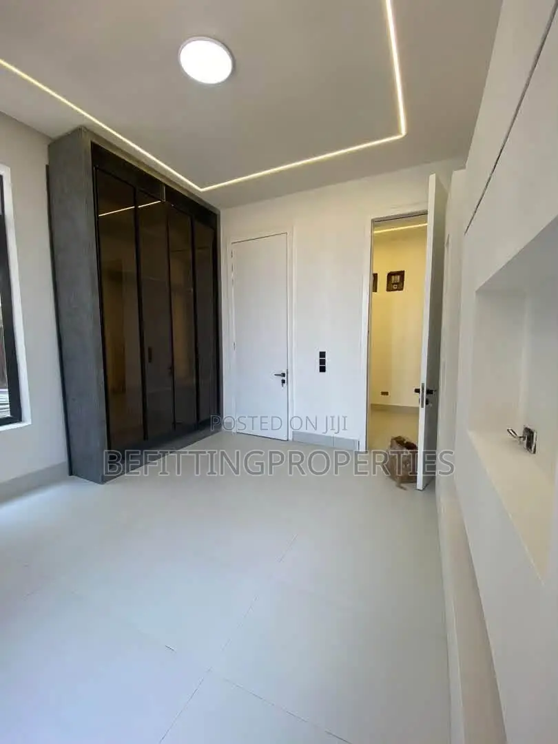5bdrm Duplex in Lekki Phase 1 for sale in Lekki Phase 1