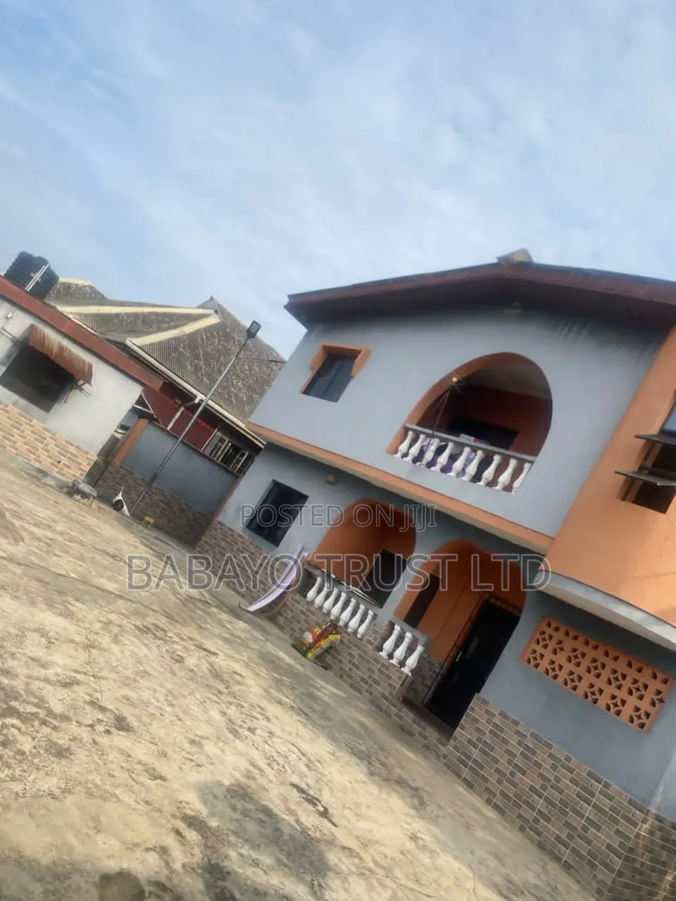 13bdrm Block of Flats in Igangan for sale in Igangan