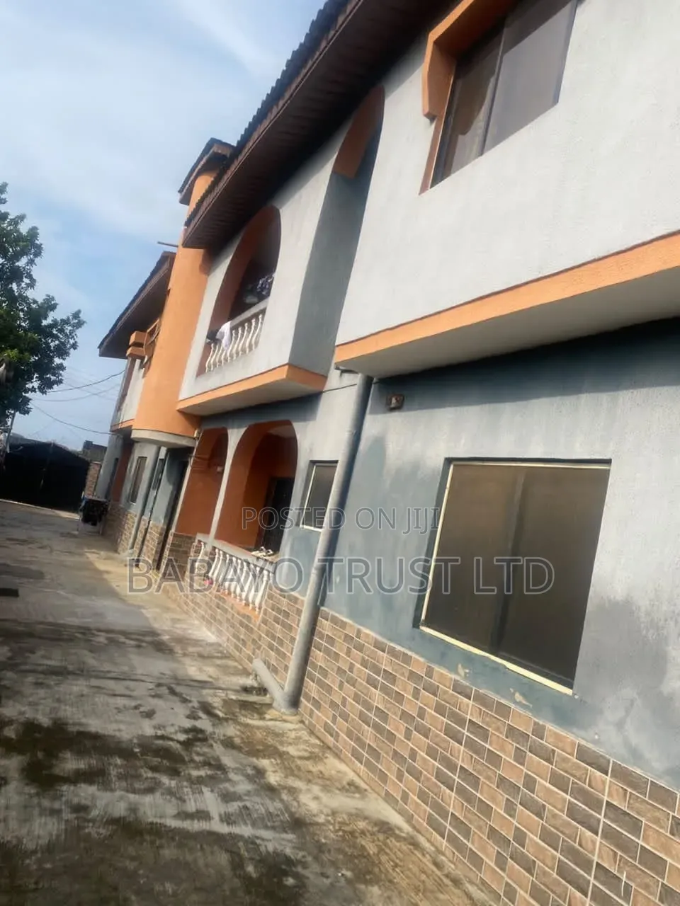 13bdrm Block of Flats in Igangan for sale in Igangan