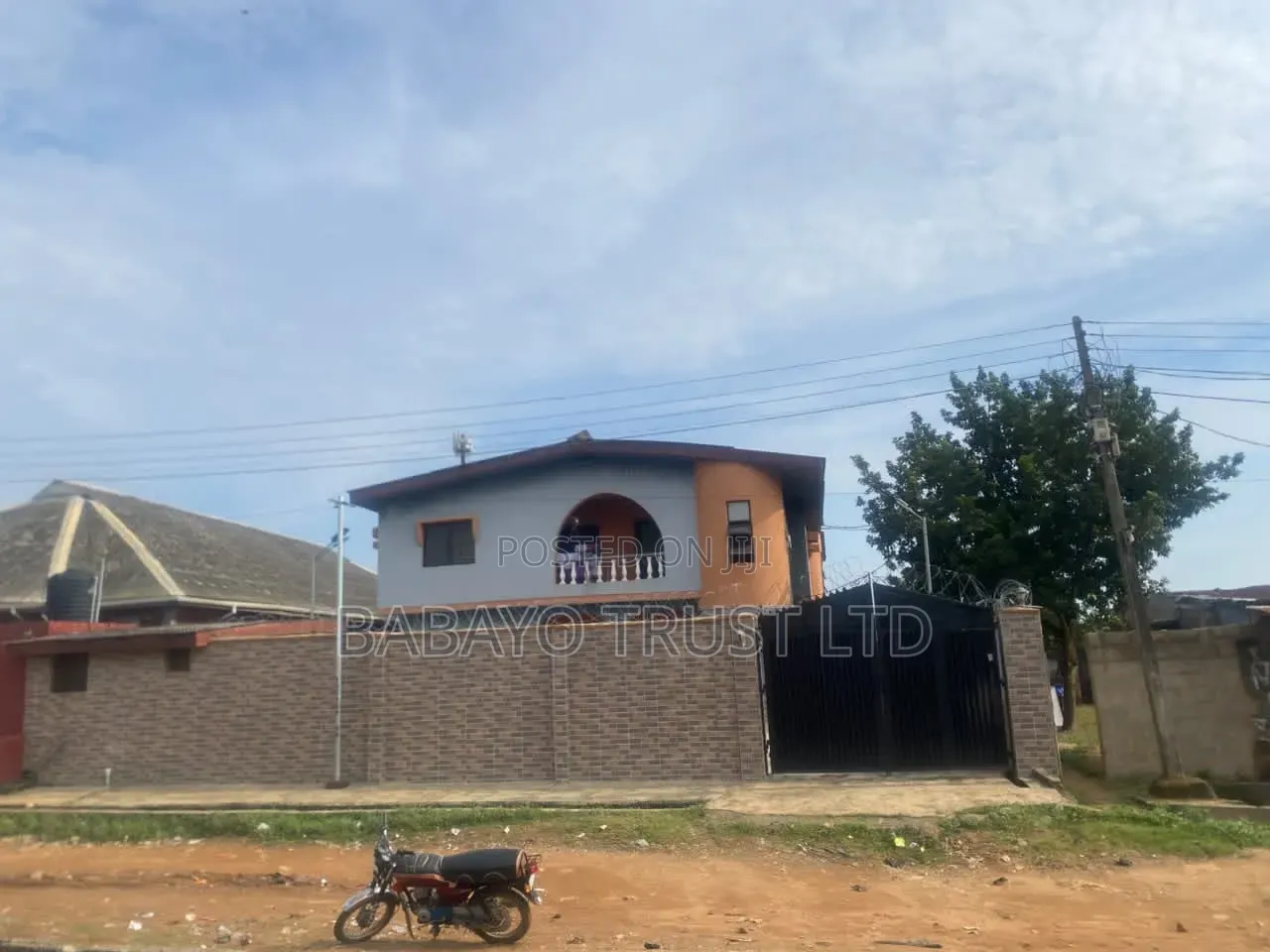 13bdrm Block of Flats in Igangan for sale in Igangan