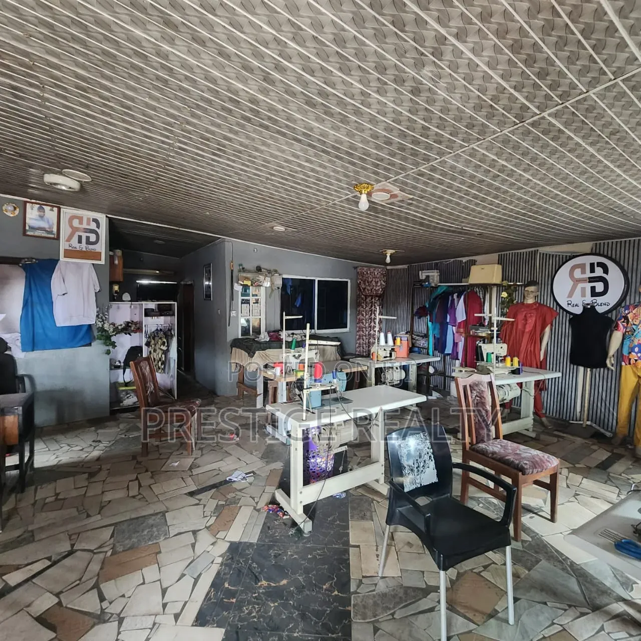 Spacious Shop With Room and Store at Lagos–Ibadan Toll Gate Motor Park in Ibadan North West