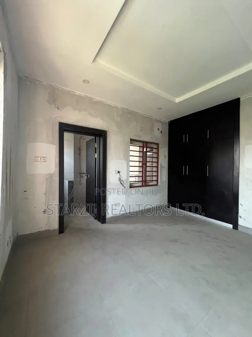 18bdrm Duplex in Jahi for sale in Jahi
