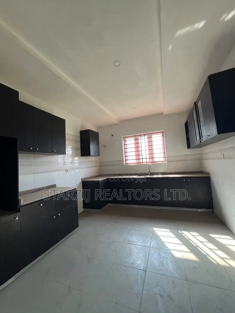 18bdrm Duplex in Jahi for sale in Jahi
