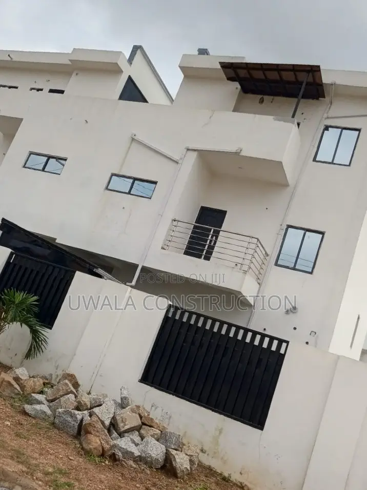 4bdrm Duplex in Life Camp for sale in Life Camp